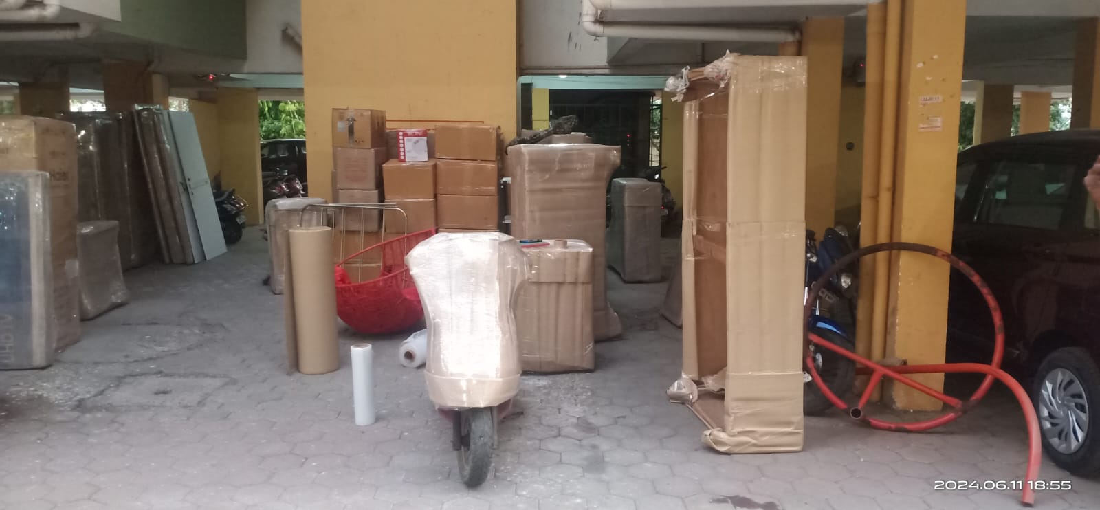 Loading goods for shifting in Jabalpur